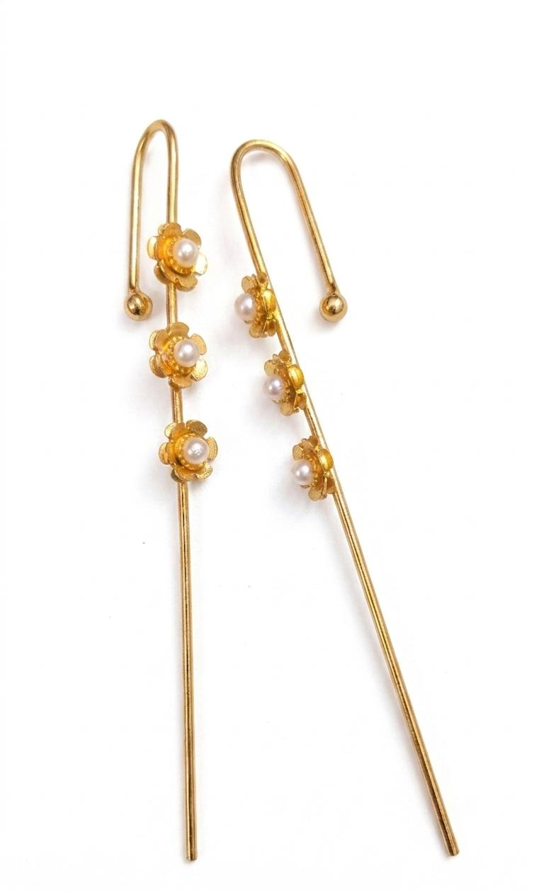 Gold Pearl Daisy Ear Climber ๐ผ | Minimal Floral Ear Cuff โจ | Elegant Pearl Ear Wrap, Feminine No Piercing Jewelry