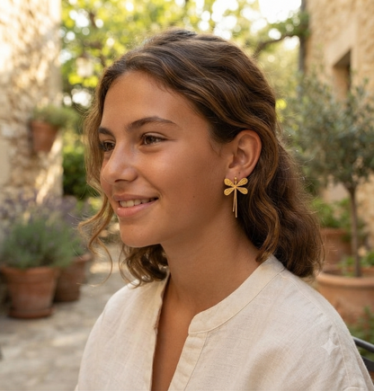 Gold-Tone Dragonfly Drop Earrings – Whimsical Nature-Inspired Statement Jewelry