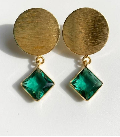 Gold Disc & Emerald Green Square Gemstone Drop Earrings – Modern Geometric Dangle Jewelry