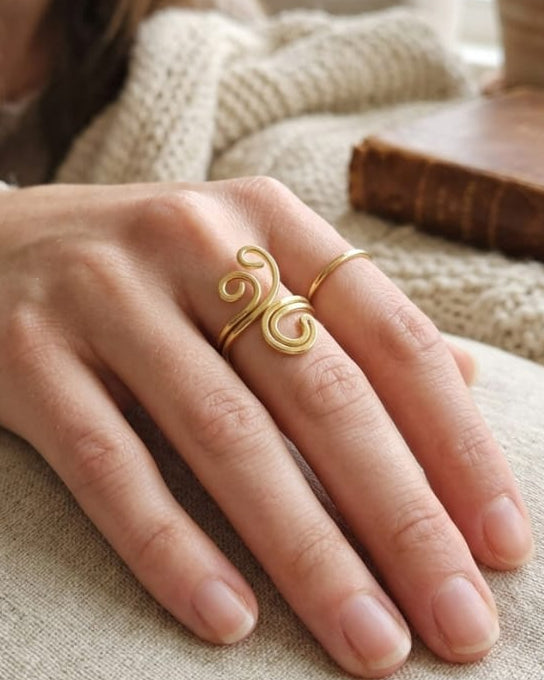 Elegant Swirl Brass Ring